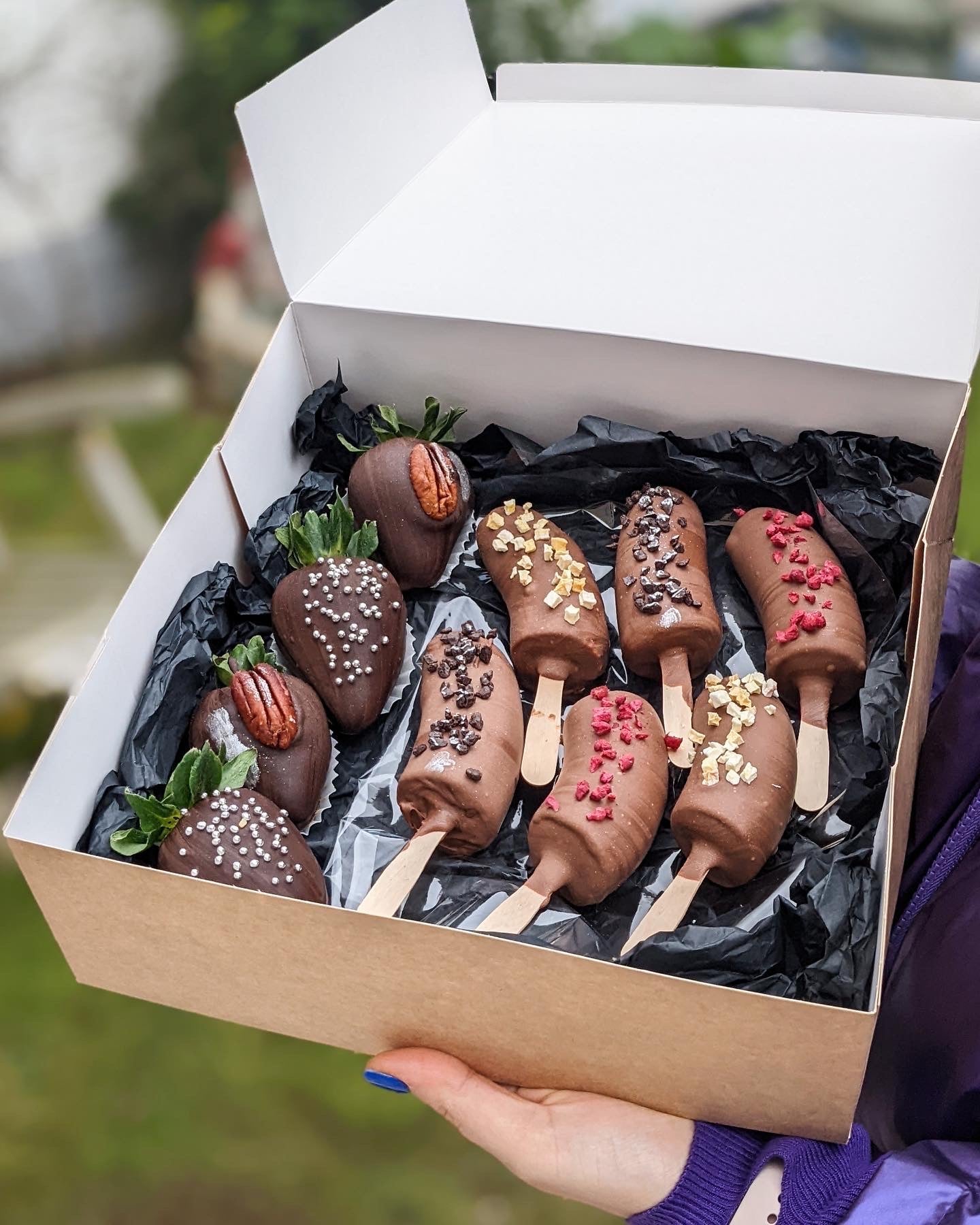 Banana and strawberries in chocolate